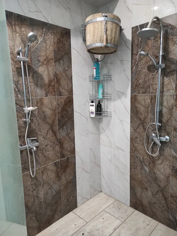 Коттедж с баней и бассейном на участке 6 соток