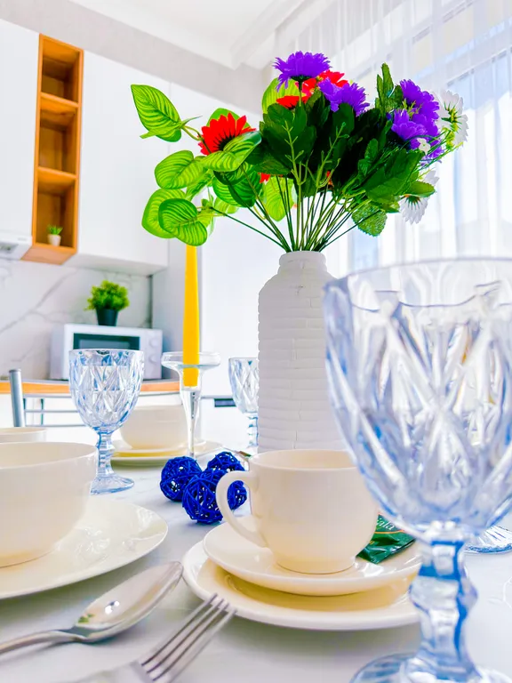 Рядом с Хан шатыр. Центр города Астана