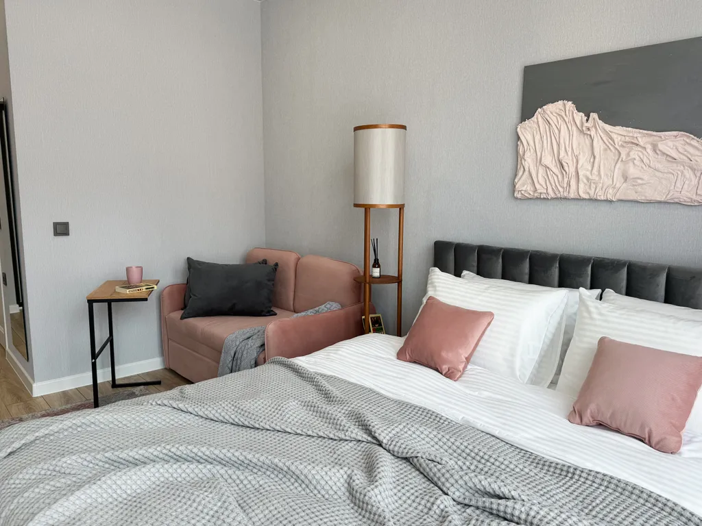 Пинк - просторная студия в ЖК Самолет