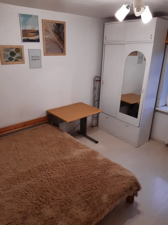 Студия на берегу моря, центр