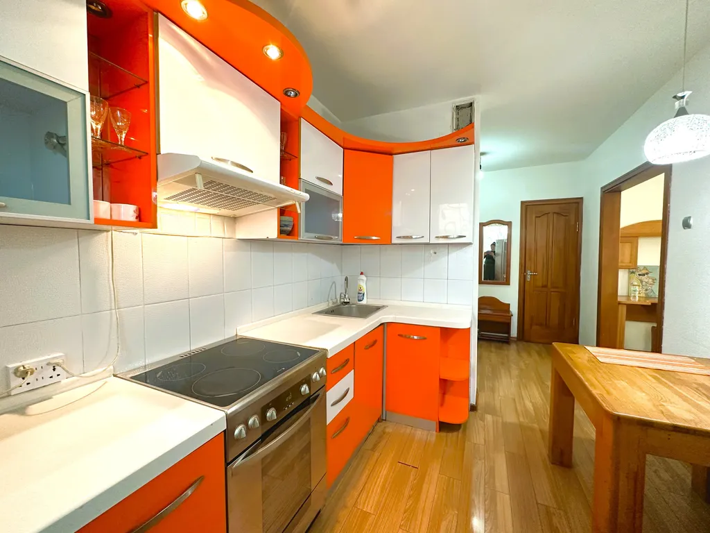 Apartment 44, spacious living area, separate kitchen & 1 bedroom