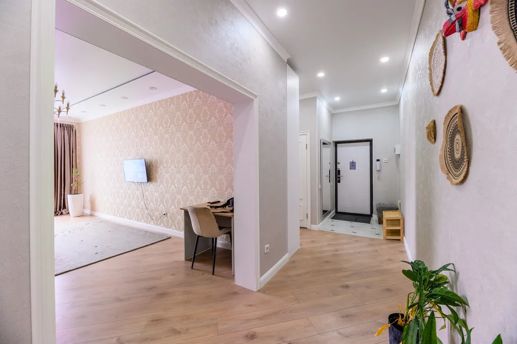 Трехкомнатная квартира с видом на горы в центре города