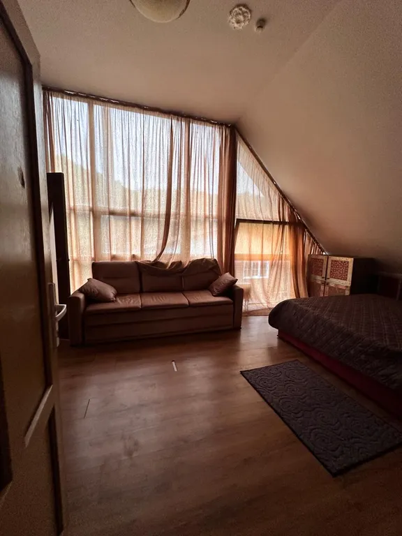 Большой дом с баней, бассейном, мангалом и парковкой