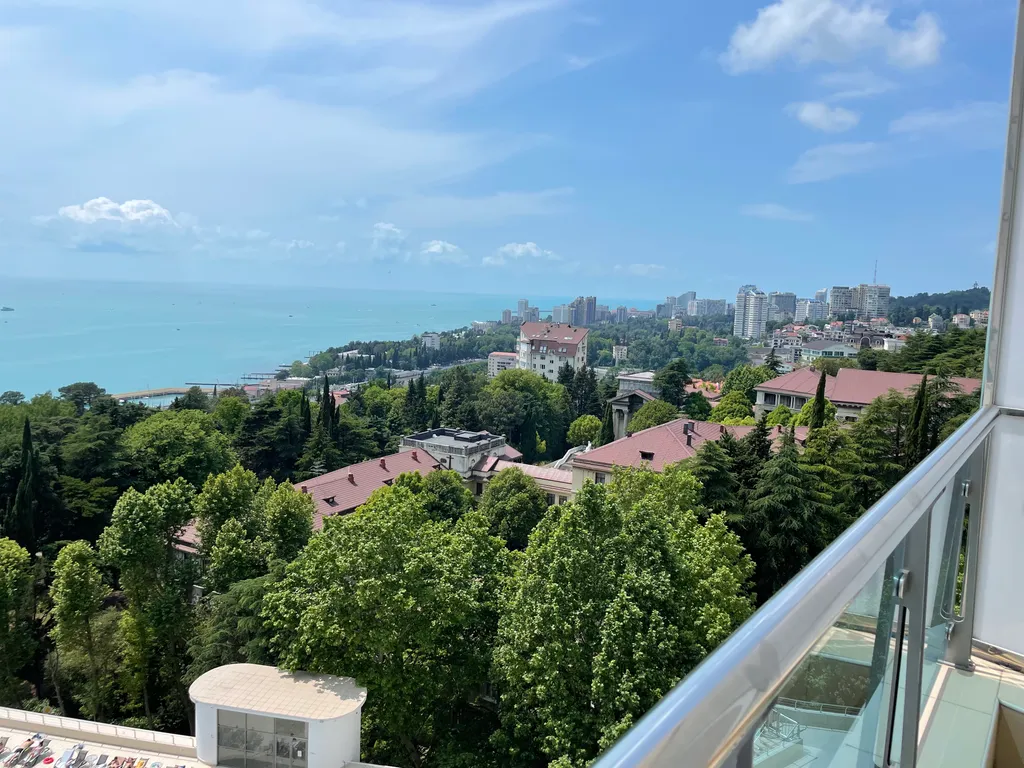 Апартамент с видом на море в жилом комплексе с бассейном