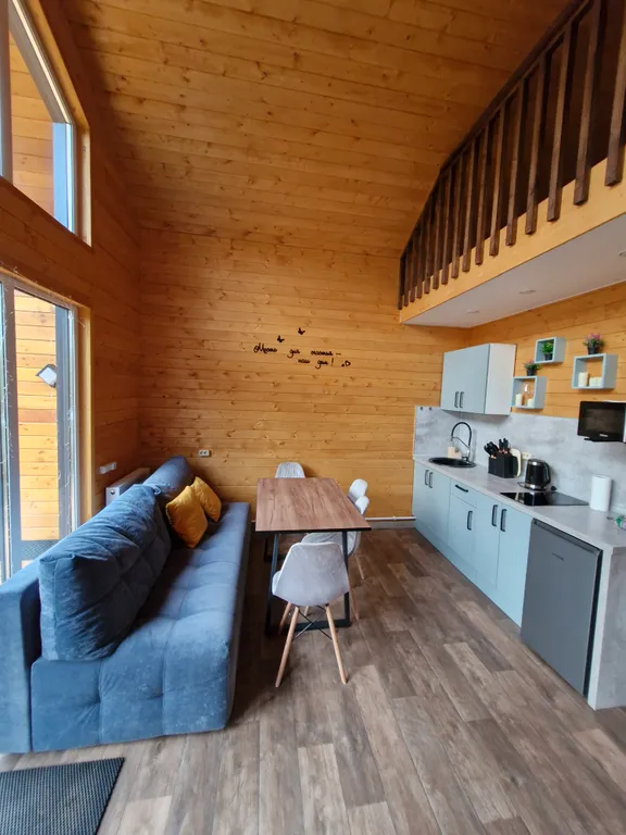 Абсолютнo новый уютный дoм в лесу с чаном на террасе