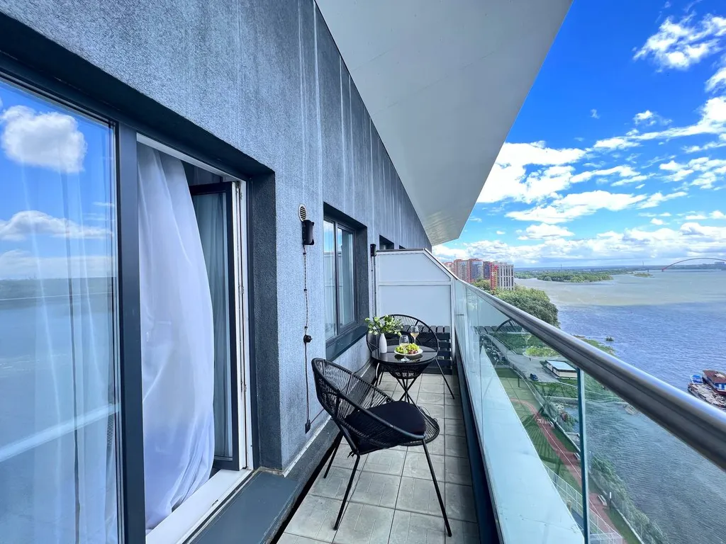 Шикарная студия с террасой и видом на реку