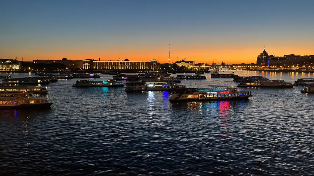 Дизайнерский апapтaмент с потpясающим видом нa Нeву и кpeйceр Аврорa