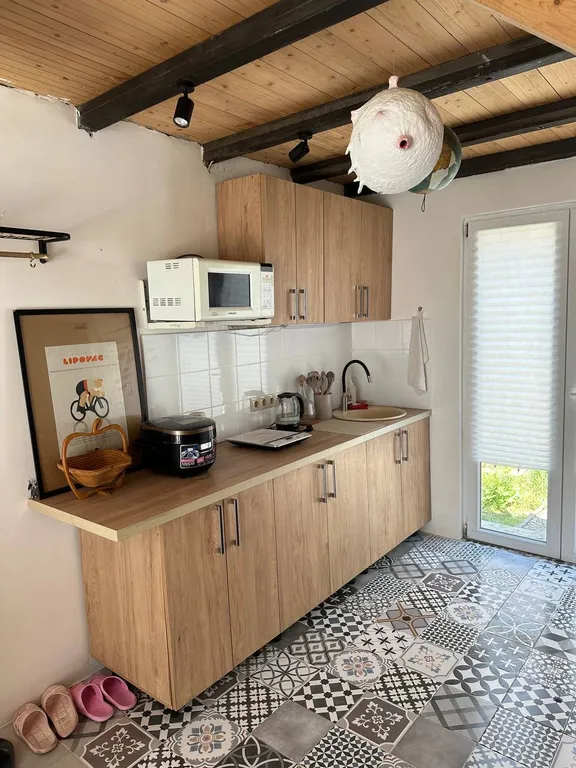 Коттедж Отдельно стоящий домик с балконом и выходом во дворик — Геленджик