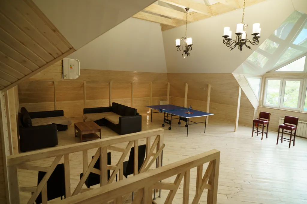 Загородный дом-шале "Pinebrook", аренда, у реки Дон. Сезонный бассейн.