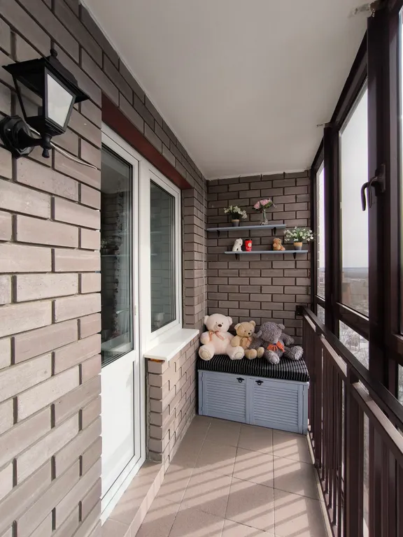 Видовая, с террасой, однокомнатная квартира возле РКБ