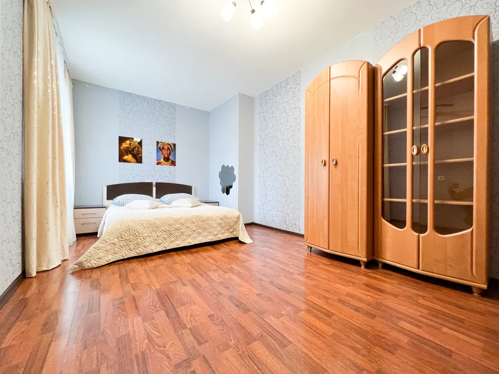 Просторная квартира у жд вокзала для 8 человек