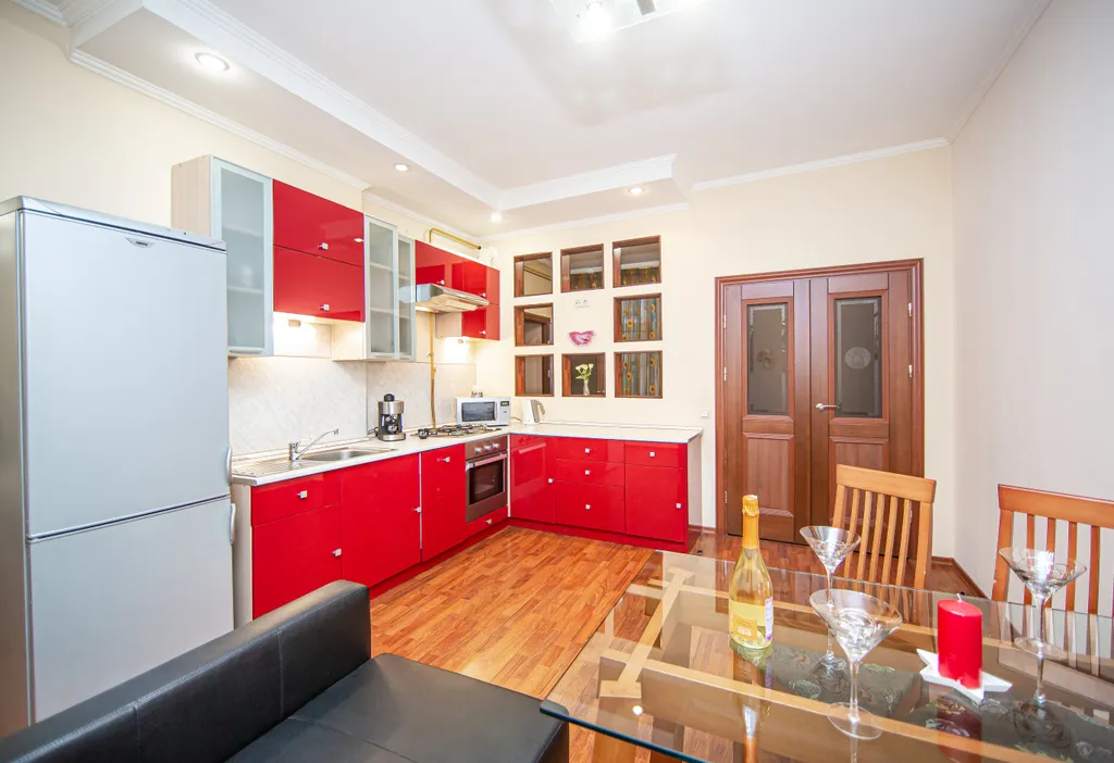 4BR Apartment next to St Isaak Cathedral