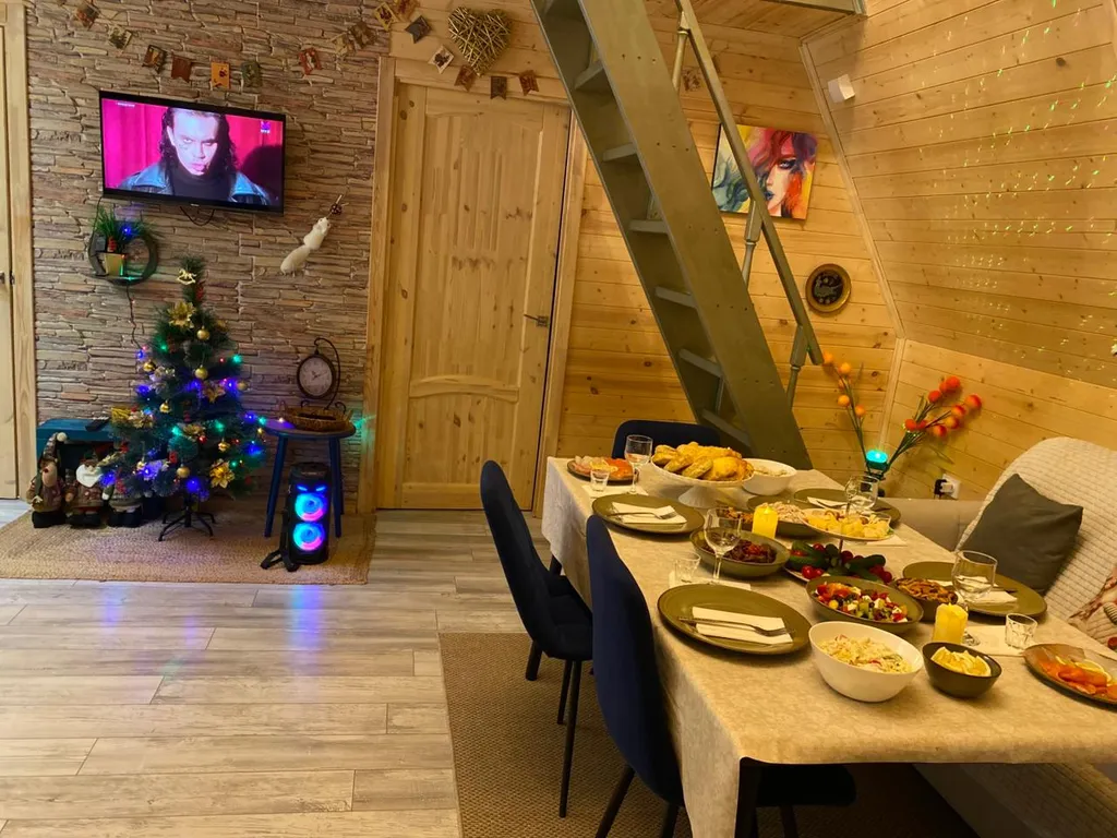 Стильный A-frame с баней/сауной и сибирским чаном на дровах.