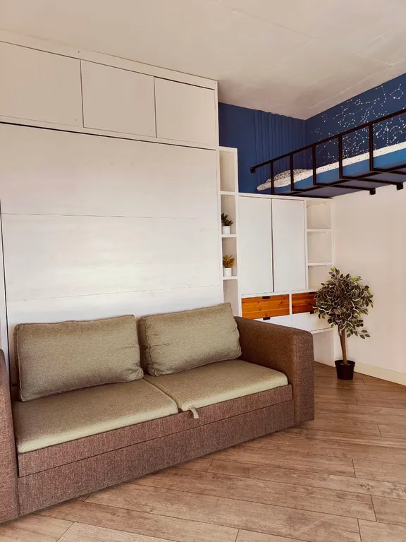 Студия с дизайнерским ремонтом в центре города