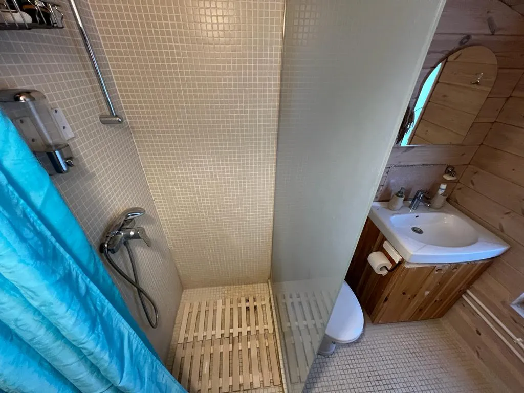 Коттедж Дубльдом по Новой Риге с видом на озеро и камином — Шаховская