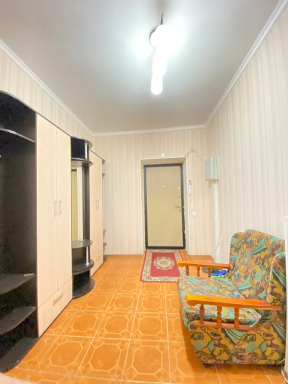 Дом с часами на площади Партизан