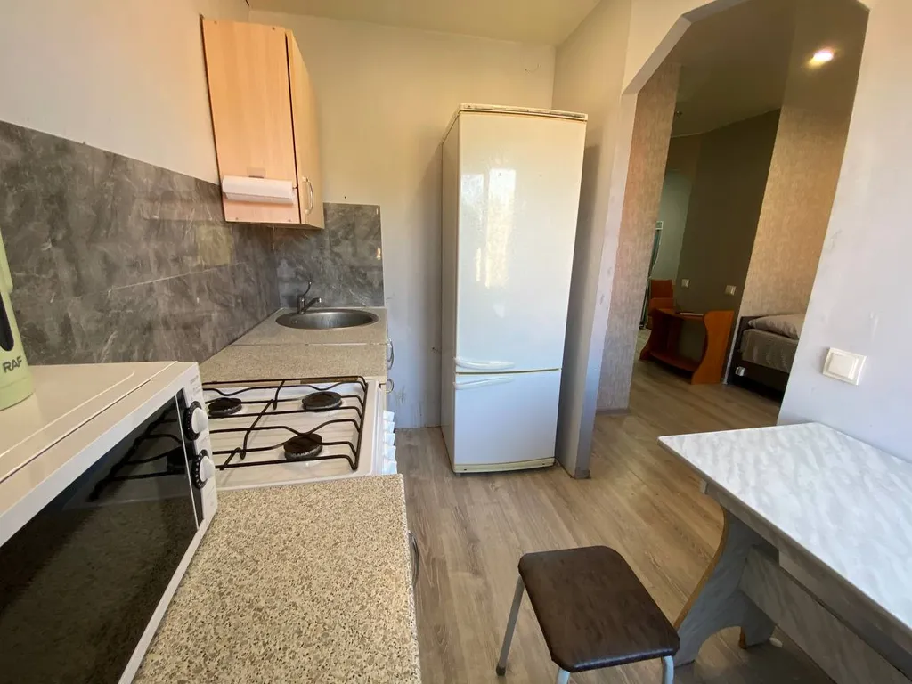 Шикарная однушка с отдельной комнатной в Зареченском районе