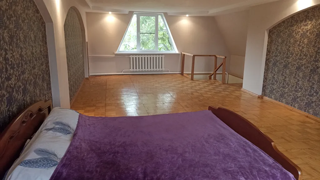 Дом с балконом