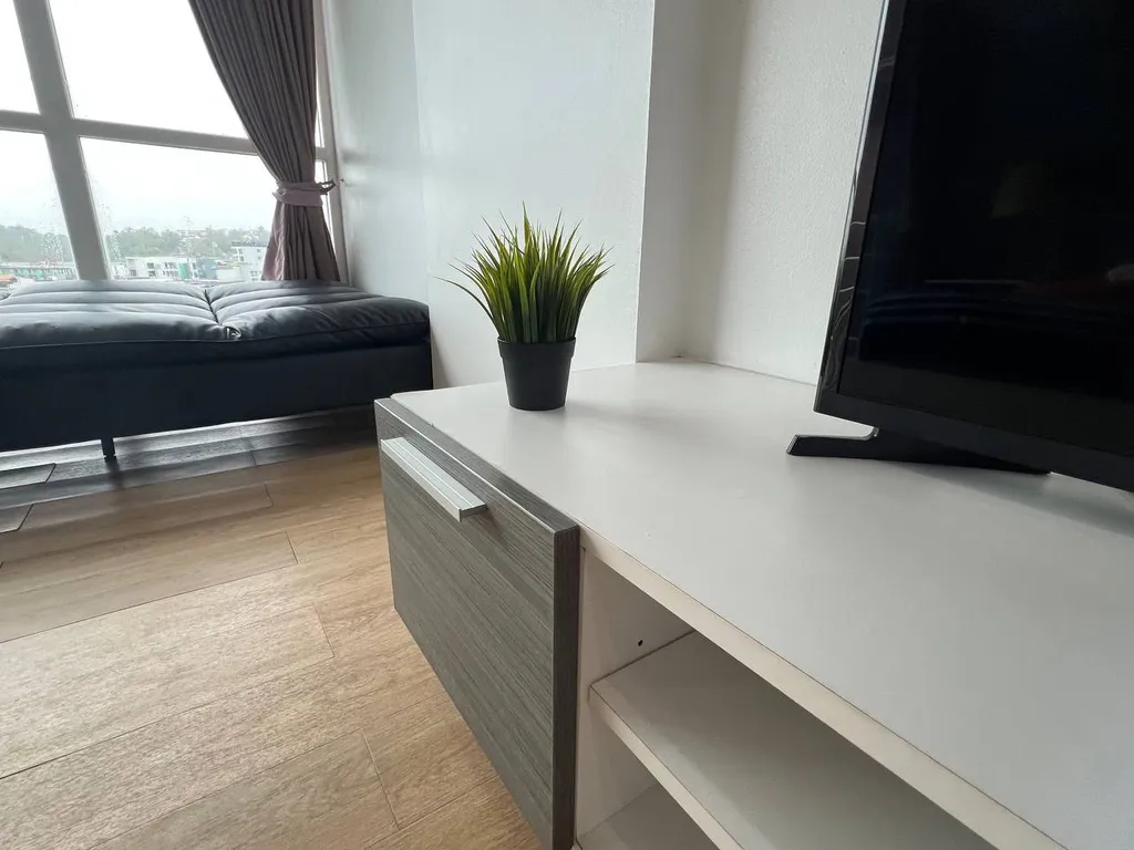 Студия после ремонта с потрясающим видом в центре Каты