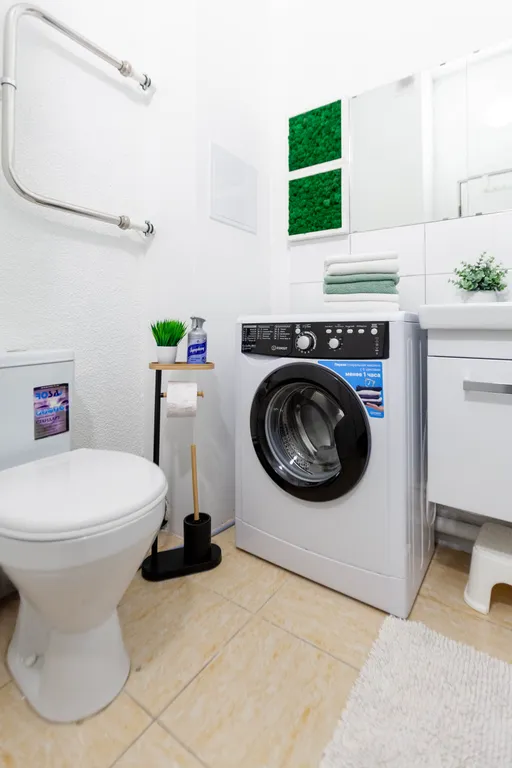 Студия в окружении парков