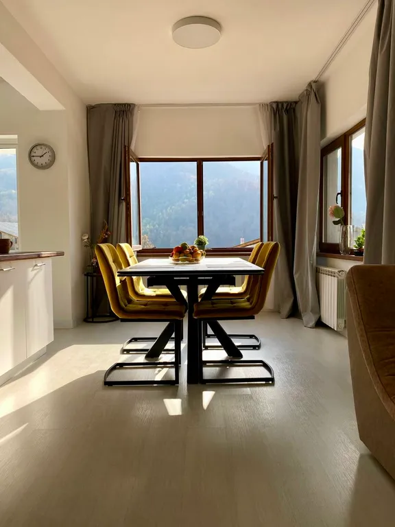 Дом с шикарным видом на горы, с теплым бассейном и баней на дровах