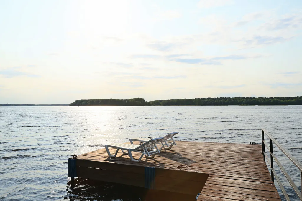 Уютные дома из дерева на берегу Волги