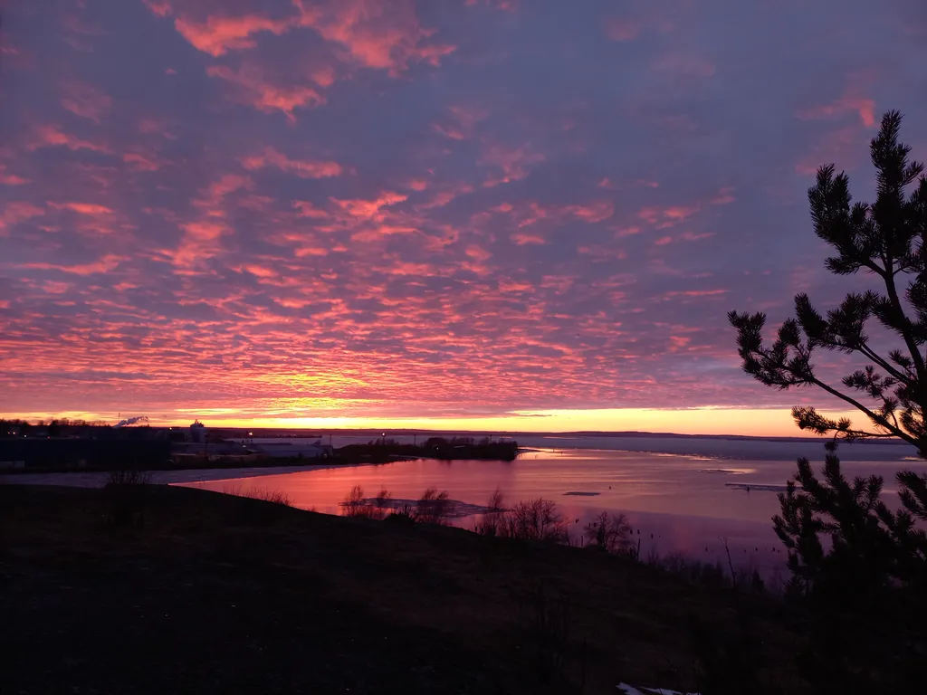 Финнский домик у скалы