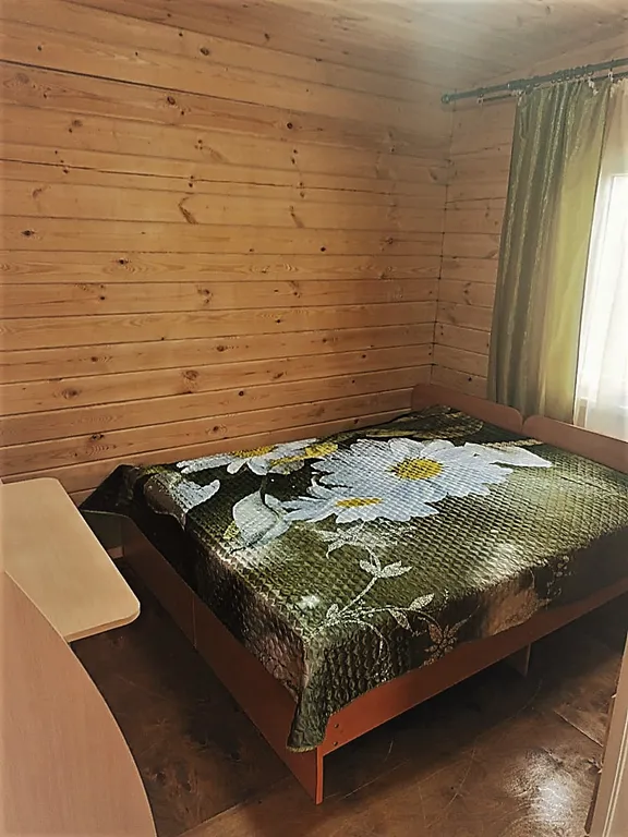 Дом с двумя спальнями, кухней, гостиной, на отдельной территории