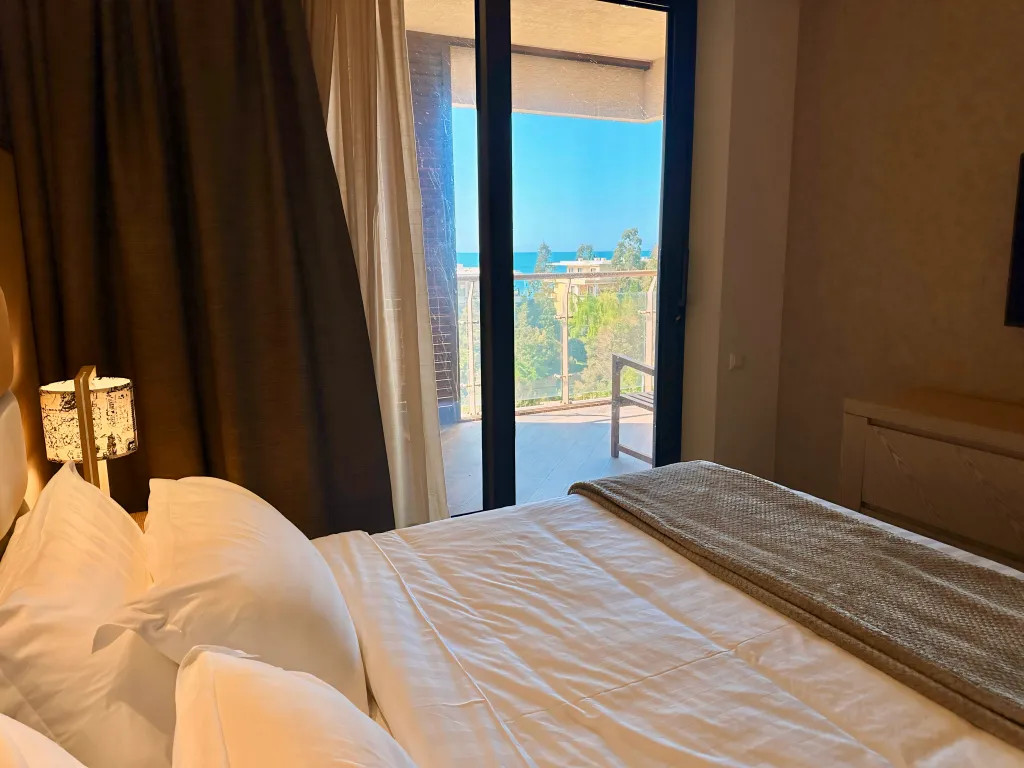 2-комнатный люкс с большой террасой | Вид на море и бассейн