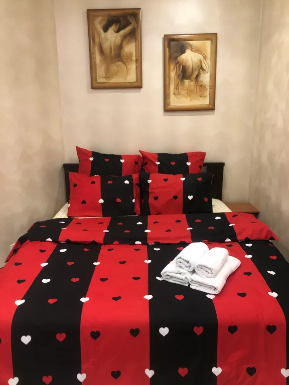 Адам и Ева, отличная квартира для хороших людей