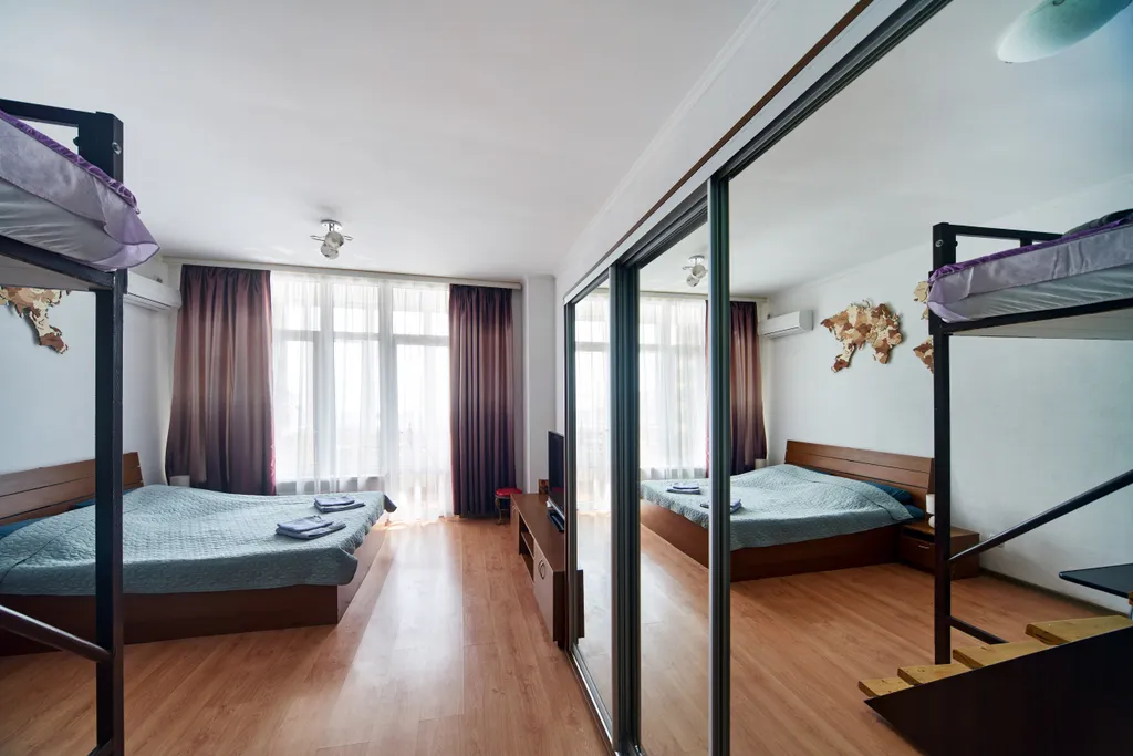 Комфортабельные 6-местные апартаменты с видом на море