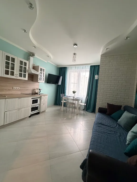 Шикарная двухкомнатная квартира с кузней- гостиной с видом на лес