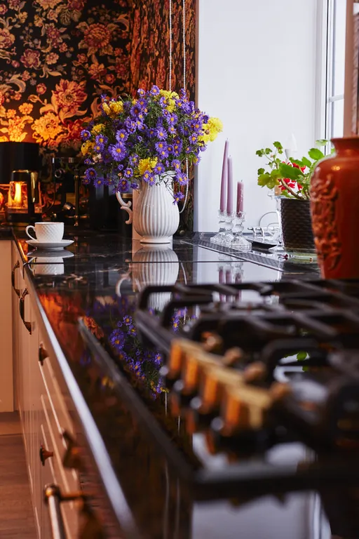 Уютный светлый дом в окружении природы