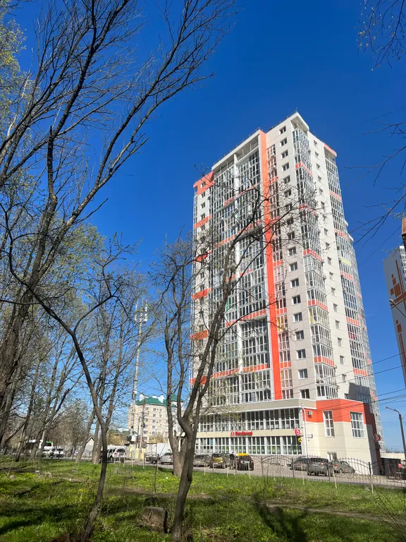 Кpacивaя студия Аzure light с панopaмным видом на парк
