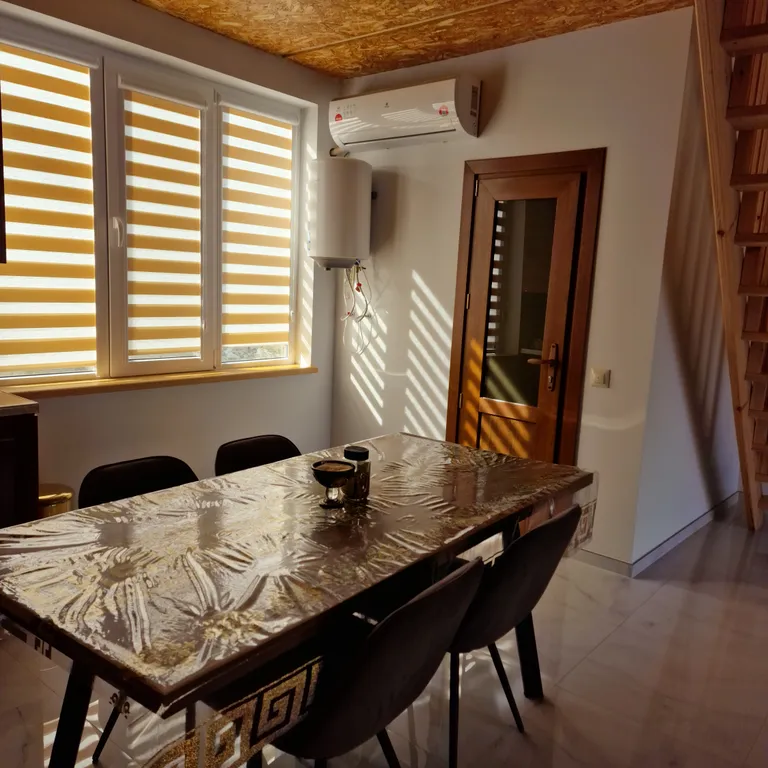 Домик с видом на горы