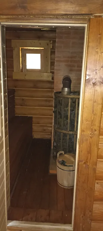 Уютный двухэтажный дом на берегу озера Селигер