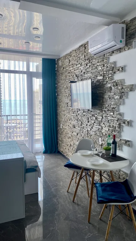 Квартира-студия у самого моря для наслаждения видом и комфортом