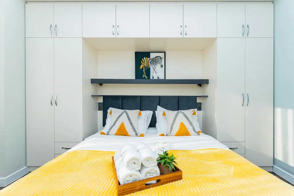 Квартира с витражными окнами в центре города