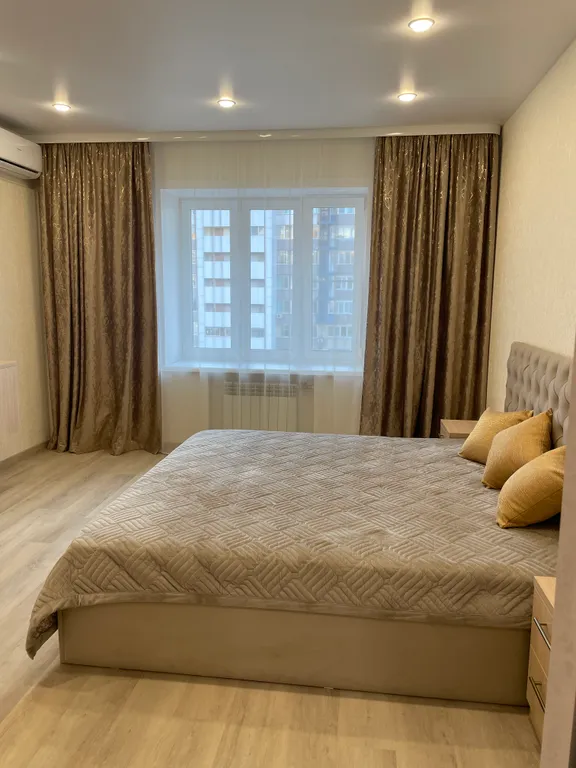 Просторная, после ремонта, квартира на Набережной, в центре города