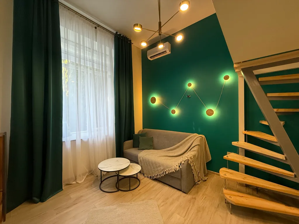 Квартира-студия с кипарисами за окном — аренда посуточно в Алупка