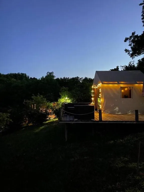 Глэмпинг с видом на море