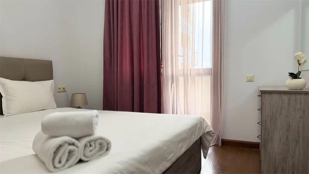 Улучшенные апартаменты с балконом в центре города