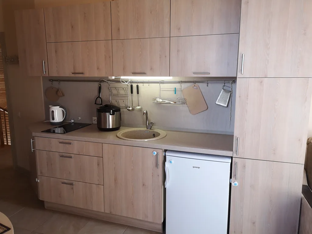 Вместительный, теплый дом на берегу реки Воря