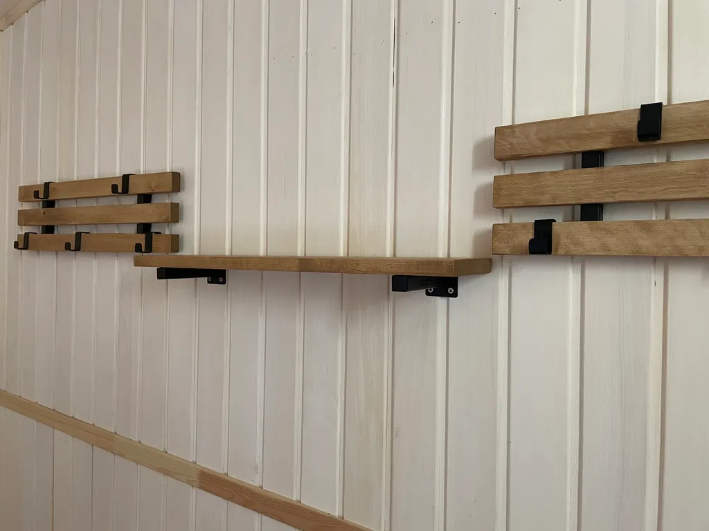 Уютный домик в тихом месте рядом с водой