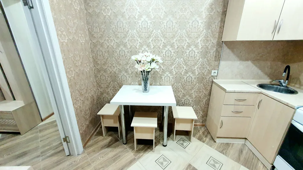 Уютный дом с собственным двором, навесом и парковкой