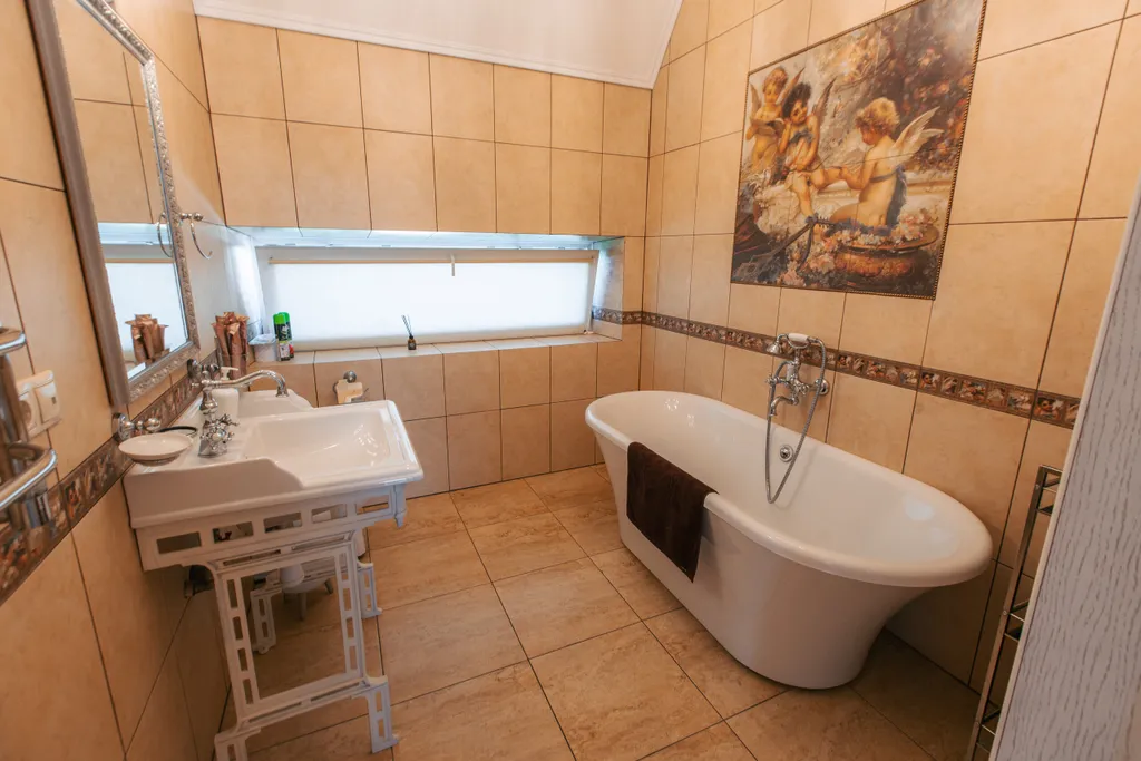 Современный дом в тихом месте