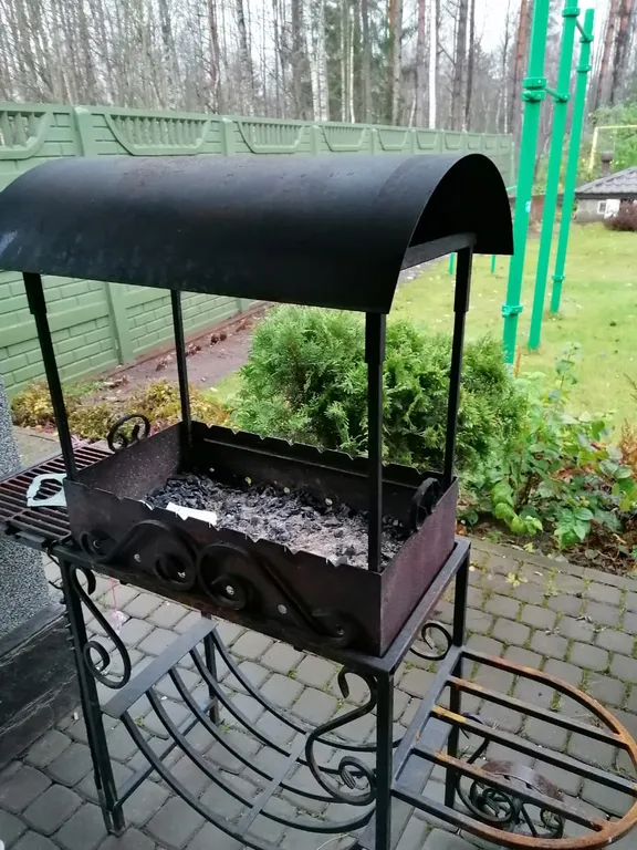 Загородный дом со своим садом