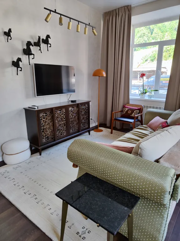 Трёхкомнатная квартира с элементами колониального стиля у подъемника