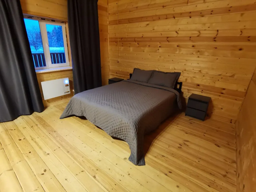 Уединённый загородный дом с баней на большом участке