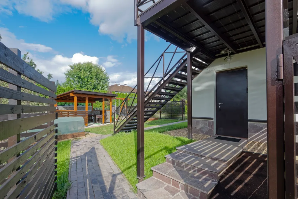 Студия в доме у озера